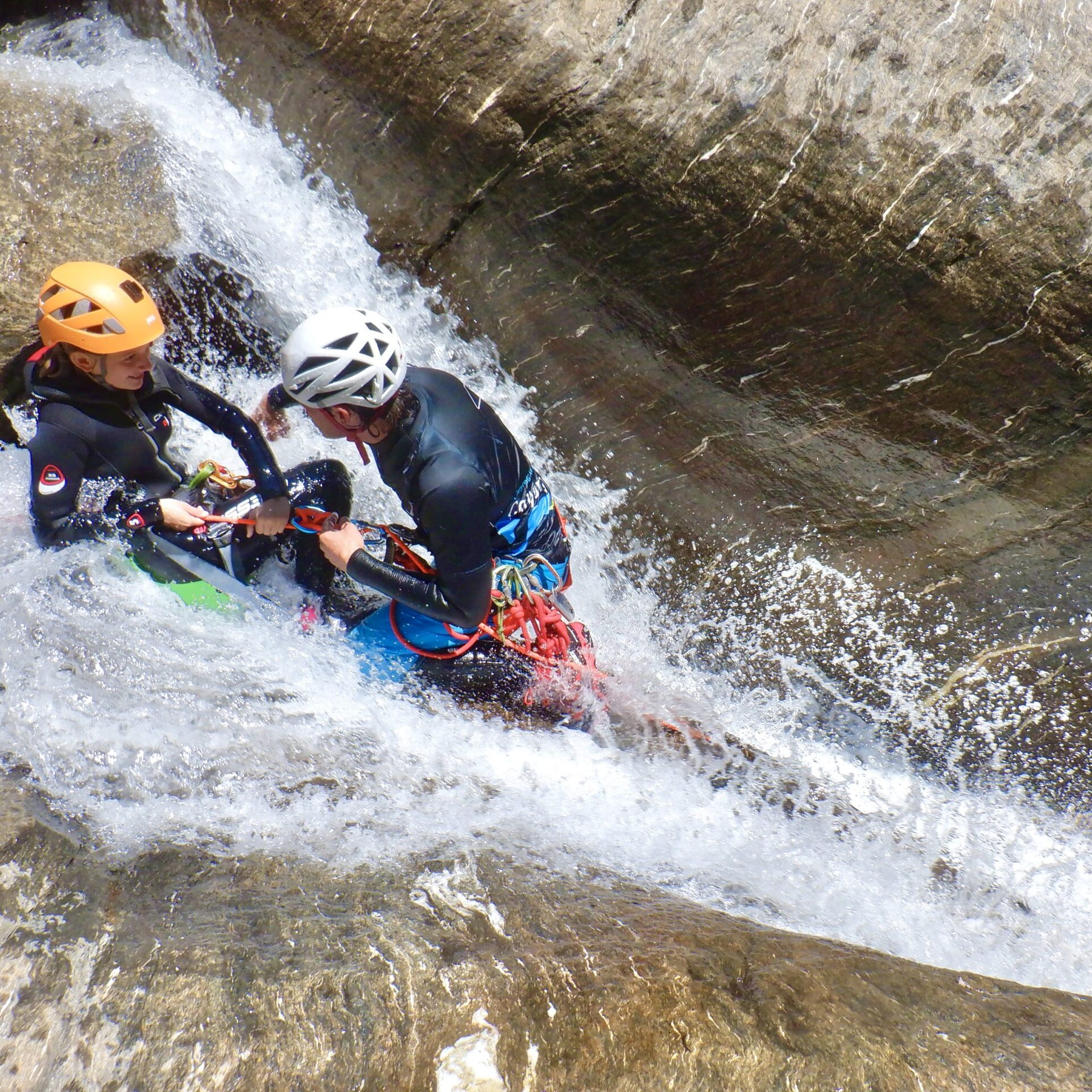 Canyoning Chalamy Valle D’Aosta tour ed escursioni in montagna divertimento e natura