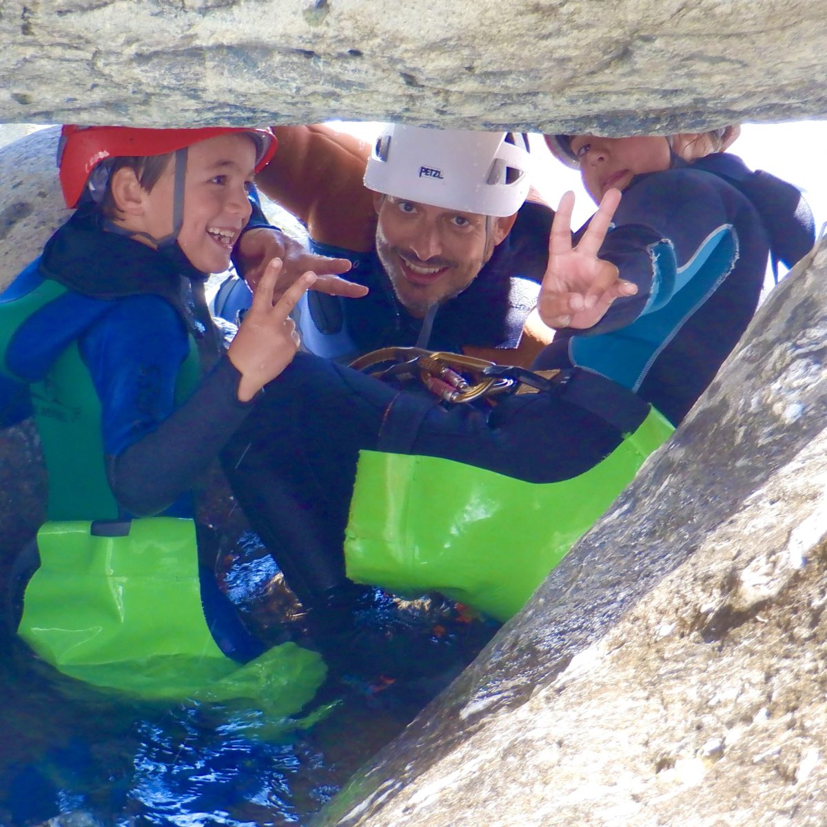 Canyoning tour Family nel torrente Chalamy attività outdoor in Valle D’Aosta per famiglie con bambini